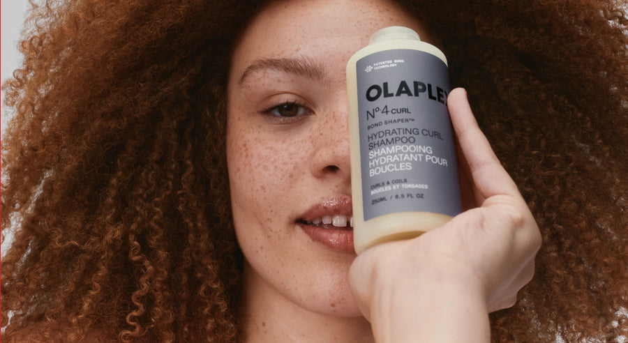 Model with curly hair holding No.4CURL Shampoo