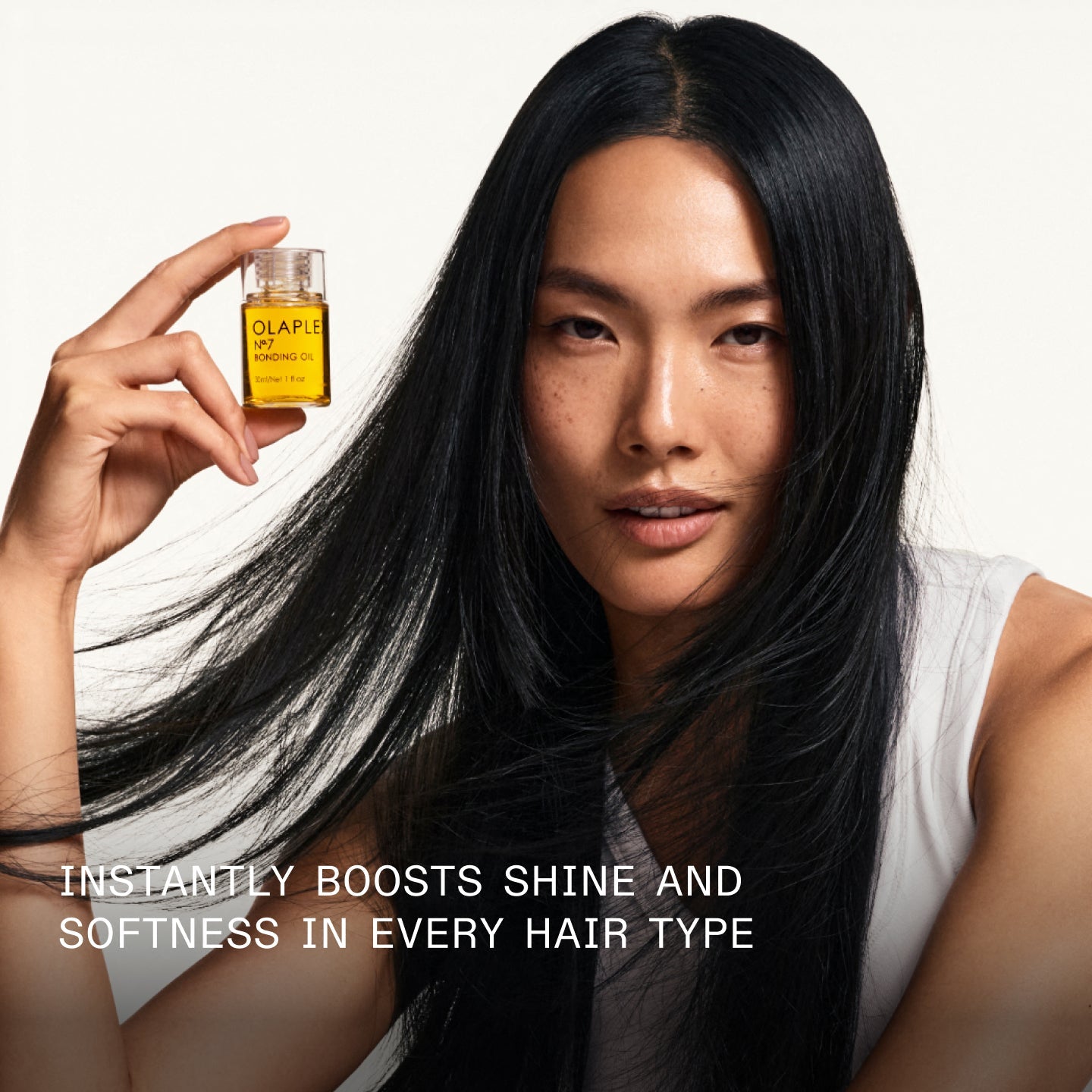 MEJORA INSTANTÁNEAMENTE EL BRILLO Y LA SUAVIDAD EN TODOS LOS TIPOS DE CABELLO