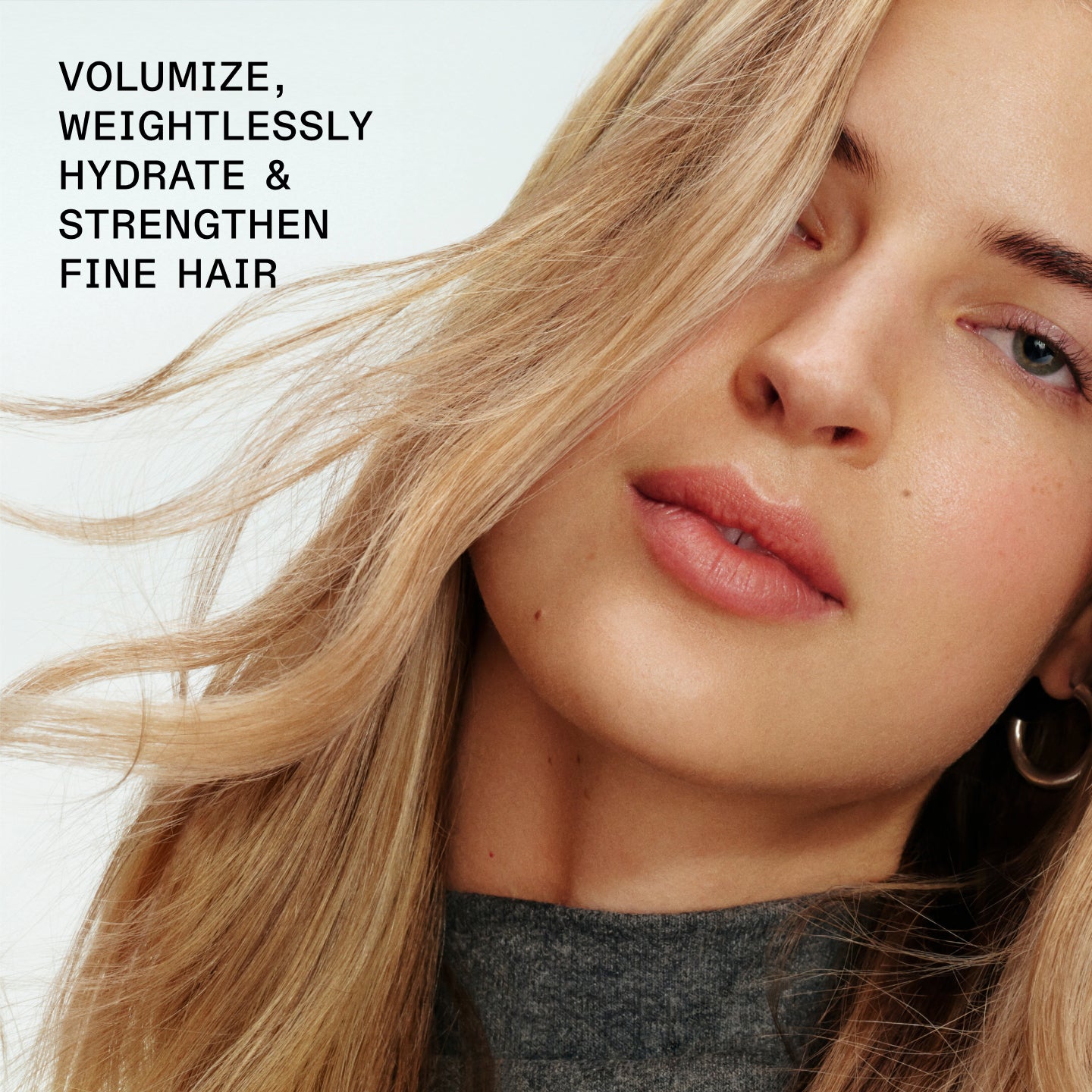 APORTA VOLUMEN, HIDRATA SIN APELMAZAR Y
FORTALECE EL CABELLO FINO
