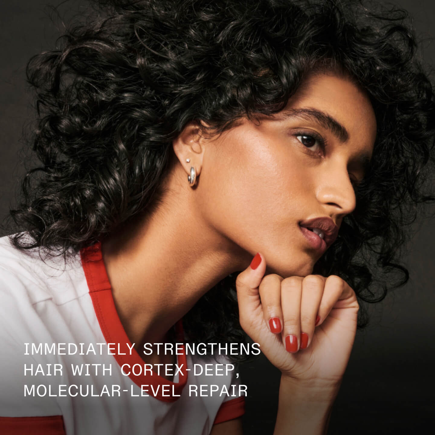 FORTALECE EL CABELLO DE FORMA INMEDIATA CON UNA REPARACIÓN PROFUNDA A NIVEL MOLECULAR QUE LLEGA HASTA EL CÓRTEX