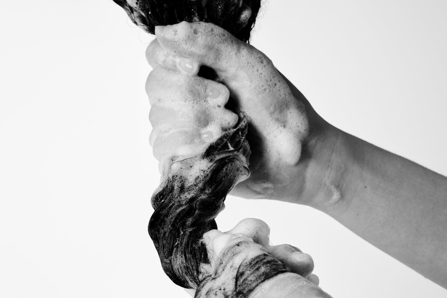 Nº.5 Bond Maintenance™ Strengthening Conditioner vs. Moisturize and Mend Leave-in Conditioner: What’s the Difference?