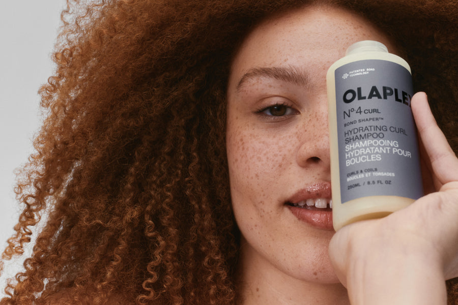 How to Diffuse Your Hair for Defined Curls or Waves